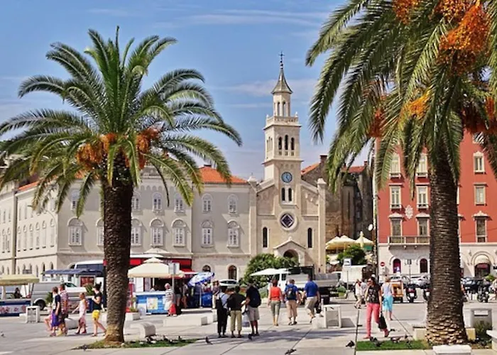 Royal Heritage In Center Split