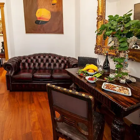 Royal Heritage In Center Apartment