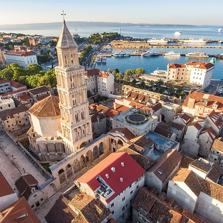 Royal Heritage In Center