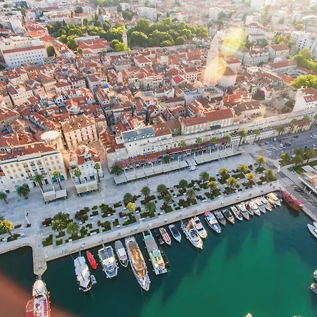 Royal Heritage In Center *