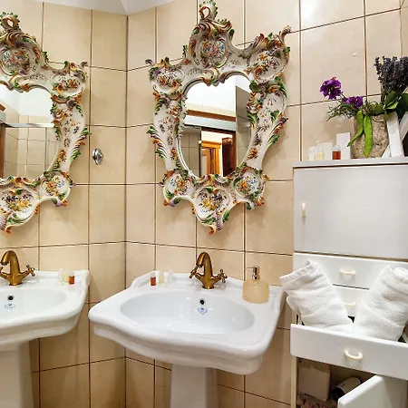 Royal Heritage In Center Split