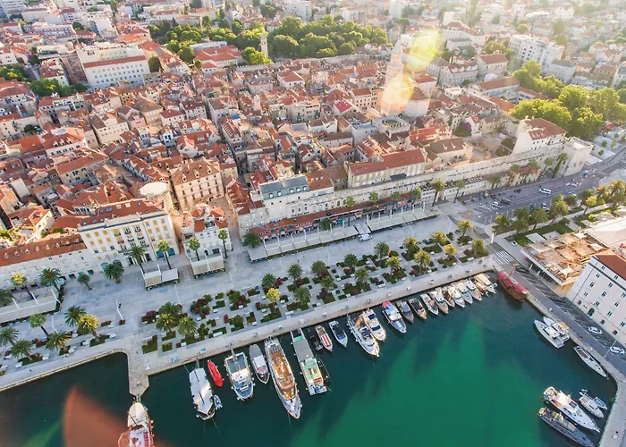 Royal Heritage In Center *