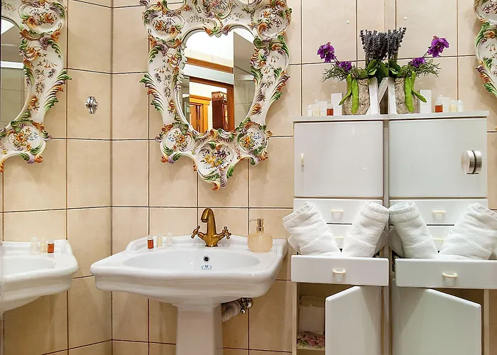 Royal Heritage In Center *